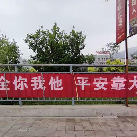 双塔山镇龙玺御园社区开展“推动安全发展 护航建党百年”安全生产宣传活动