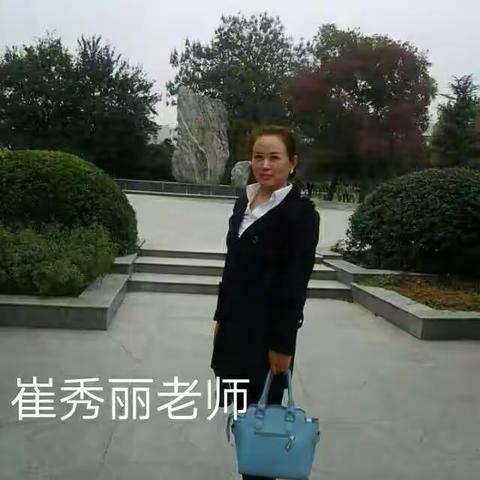 东校区崔秀丽老师午饭间带领同学们跳舞