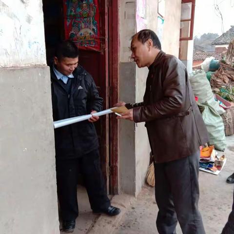 扶贫送温暖 春节献爱心——春节前期邹超德带领环保局、企业服务局及村干部走访慰问祝家村贫困户