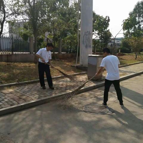 高新区环保局积极开展“全民清扫”活动