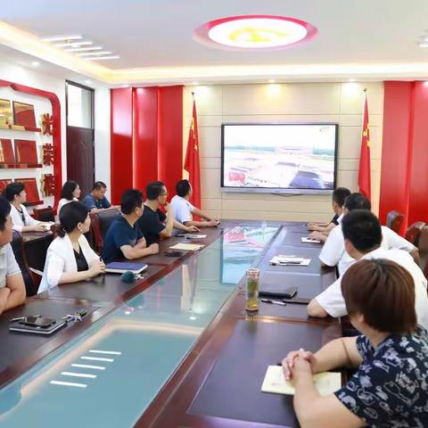 台儿庄区实验小学组织收看庆祝中国共产党成立100周年大会