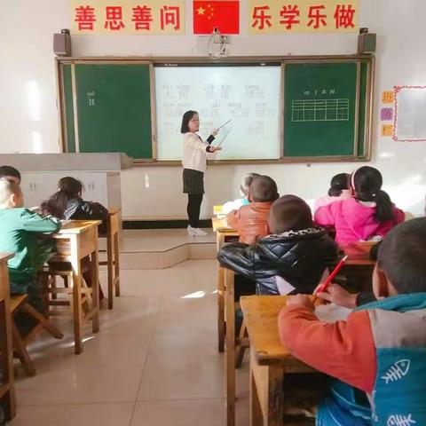 北湾镇新坪小学“同课异构”教研活动