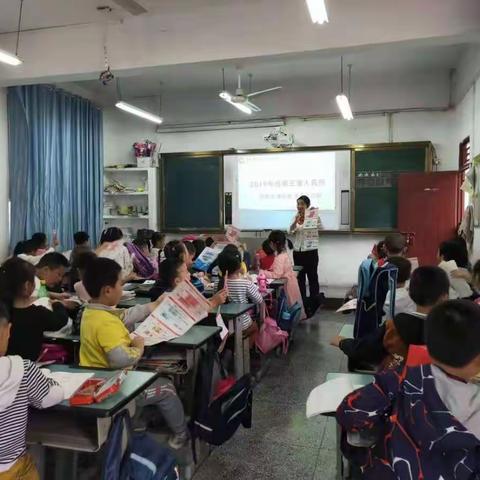 重庆农商行万州长滩支行走进长滩小学开办人民币知识小课堂