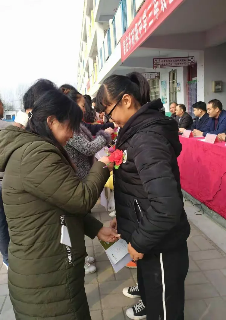 姜庄乡初级中学隆重举行三年攻坚阶段总结表彰会