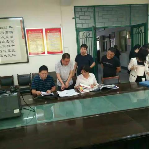 市、区老龄办对曲江街道示范先进基层老年协会创建单位进行检查验收