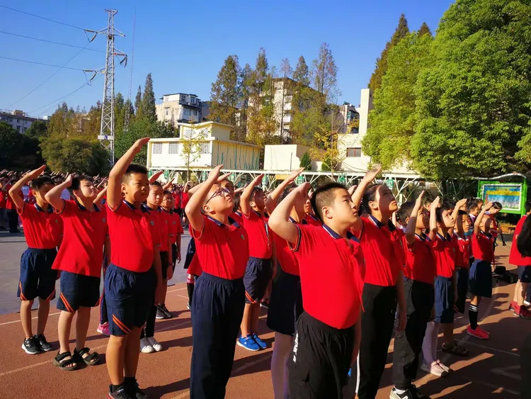 砥砺奋进谱华章 钢城十九小师生共祝祖国生日快乐
