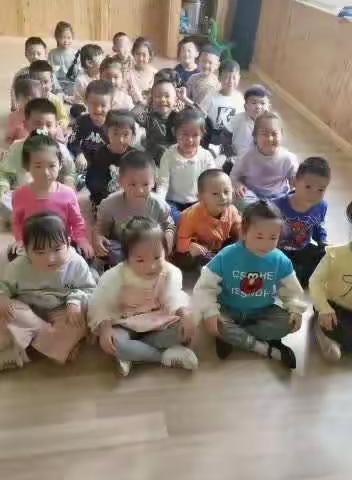 童馨国际幼儿园朵朵一班十月份成长记录