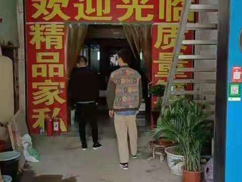 黑龙潭镇环保攻坚小组加强重点企业巡查