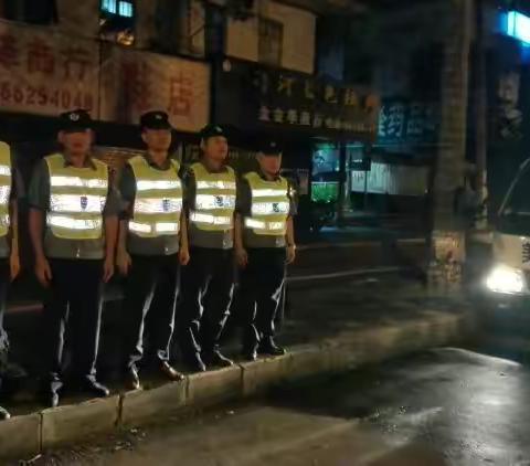 9月12日凌晨，人民城管中队应市里通过城市管家上报夜间占道烧烤排档形成“公众微信”办件的情况进行整治