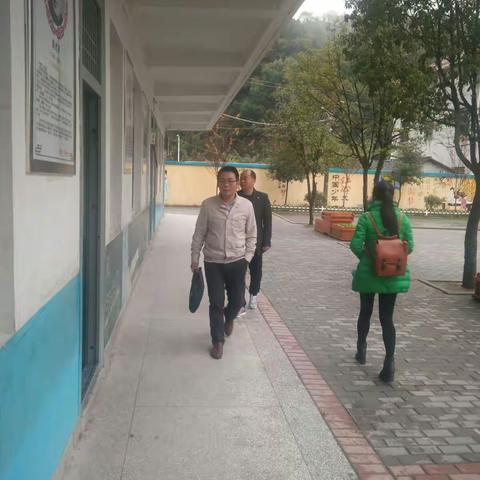 义教均衡发展，交流指导――曹溪镇东港小学