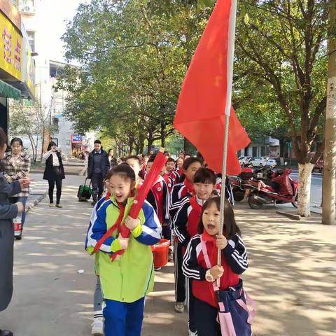 泸溪县明德小学“献爱心.送温暖.展风采”慰问敬老院志愿服务活动