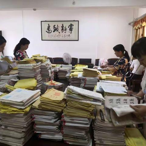 落实落细     提质提效——振兴学区开展数学、书法作业检查活动
