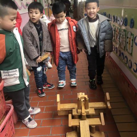 幼儿园里真快乐（纪念册第8页至11页）
