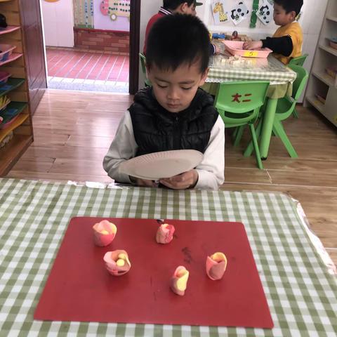 宝贝们的日常幼儿园活动，纪念册8—12页（3）