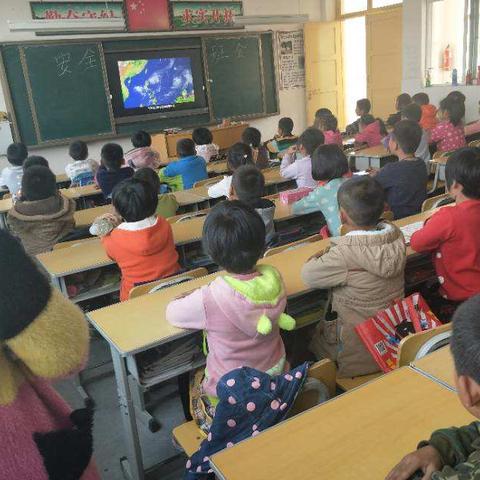 安全问题很重要，日常学习不懈怠！季寺小学二年级安全班会