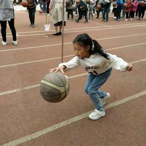 白小三一班篮球训练