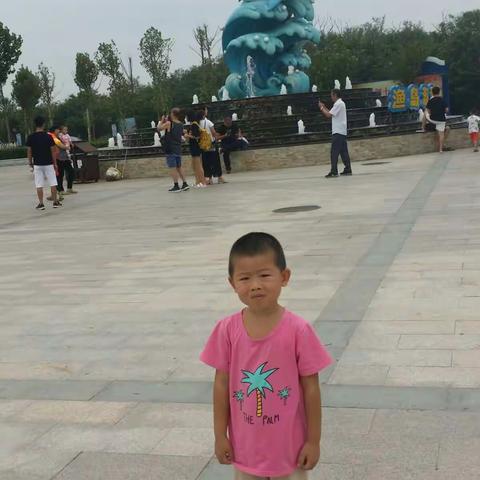 带着美好的心情，傲游在快乐的海洋里