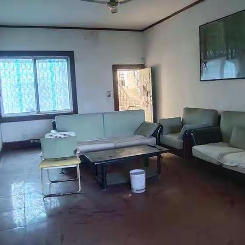 💋💋急租，通惠桥西交菜市里5楼，3/2/1卫简装修有家具空调1台租6800元1年v66123.13778836123