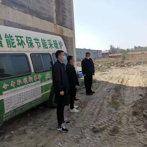 住建局建管科对我县已供地未办理施工手续即开工建设的项目进行督察