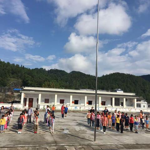 孩子们，欢迎你们回来！——崔家坝镇中村小学开学典礼