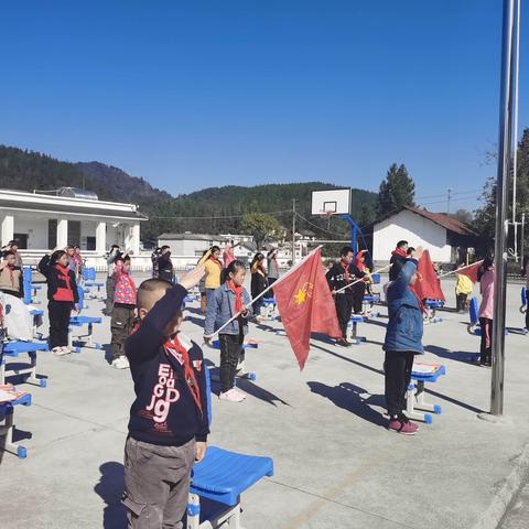 “学习新思想，做好接班人”崔家坝镇中村小学11月主题队日活动