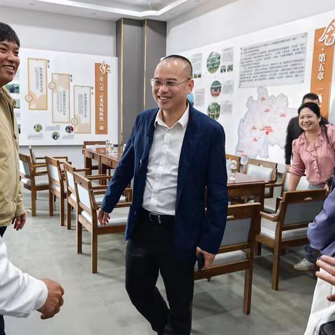 琼山区委副书记、代区长覃俊以正式代表候选人身份赴云龙镇所在选区与选民见面交流