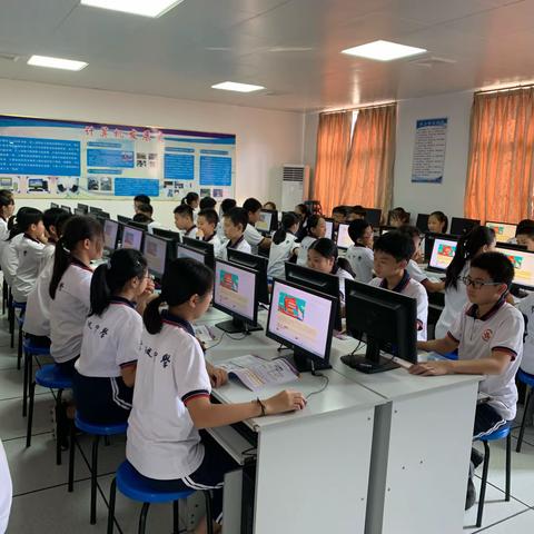 庆祝新中国成立70周年，向国旗敬礼！——惠阳叶挺中学