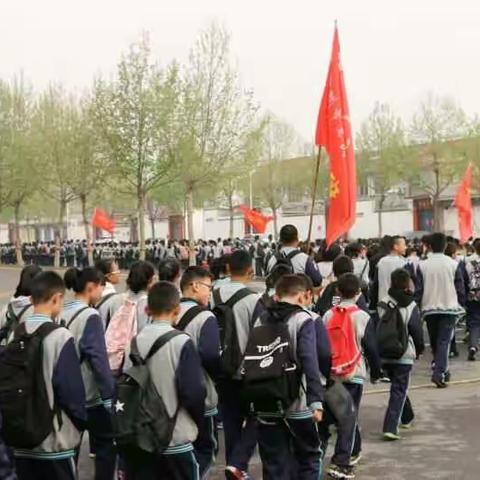 我和春天来个约会——记阜民中学七年级远足活动