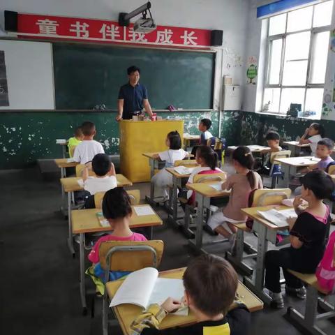 齐心协力共交流，听课评课促成长～大交中心小学听评课活动纪实