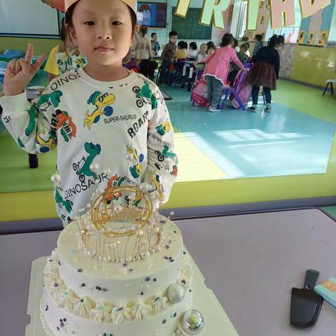 红苹果幼儿园苗苗三班杨迪然小朋友解锁五周岁啦🎉🎉🎉