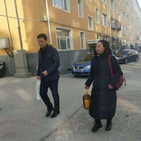 春节前夕区领导慰问采掘社区困难家庭