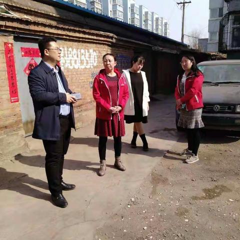 工业街街道办事处主任武元照对风动宿舍东区老旧小区改造工作进行实地调研