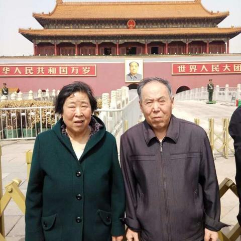 我爱爸爸妈妈，祝您们端午节快乐！永远健康，快乐！