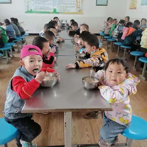 甘州区碱滩镇太平幼儿园，第八周餐点回顾