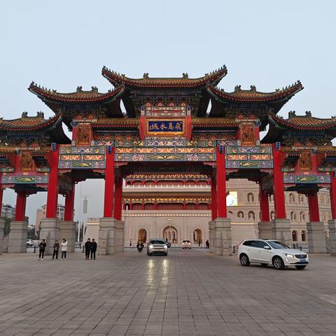 江阴市新桥镇飞马水城夜景。