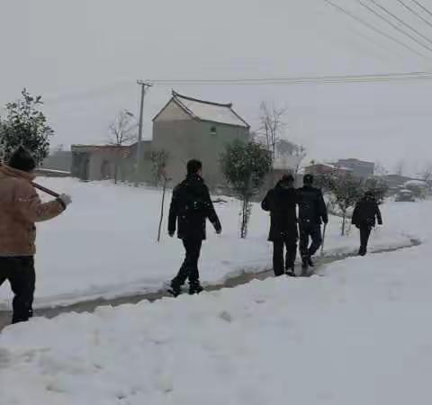 大雪纷飞，扶贫入户在继续