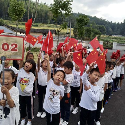 挥洒汗水，展现风采 ——记五都小学102班的美好瞬间