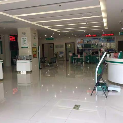 秦楼支行迎创城促优服，环境展新颜