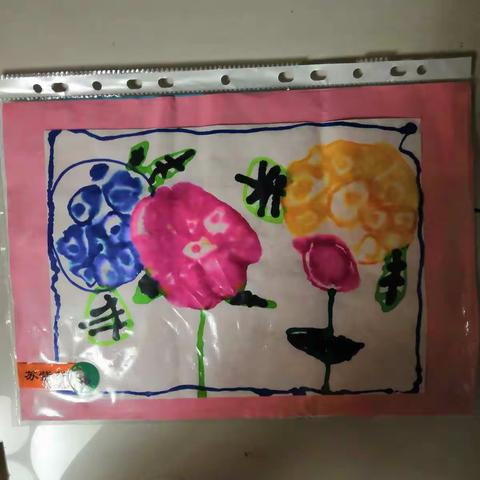 到电视台去学做小主持，学画创意画。