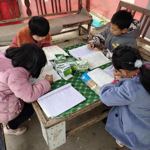 疫情下下吴小学教师家访行动中