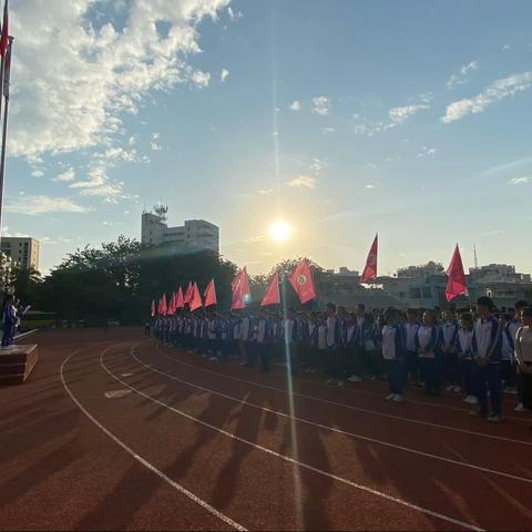 “不负韶光，扬帆起航”——2021-2022学年度第一学期高二年级期中表彰与艺术贡献奖颁奖典礼