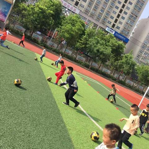 【足球⚽️1班】快乐足球⚽️点燃梦想