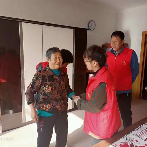 金秋十月，代县上磨坊乡计生办敬老爱老活动。