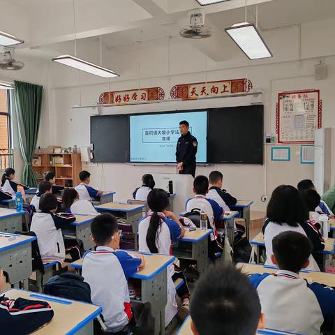 法制进校园，安全伴成长