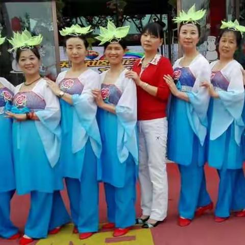 演出前花絮！快乐的靓丽文艺队！