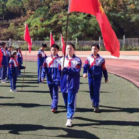 童心向党——雅河小学举行少先队建队日暨新队员入队主题活动