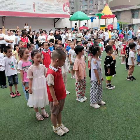 金雁花园幼儿园“与你同行 陪你一夏”中二班亲子运动会