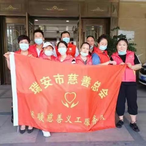 2022.8.18塘下浙商银行联和馨暖爱心义工队与爱同行走进塘下浙商银行助老服务理发，测量血压，按摩，剪指甲～