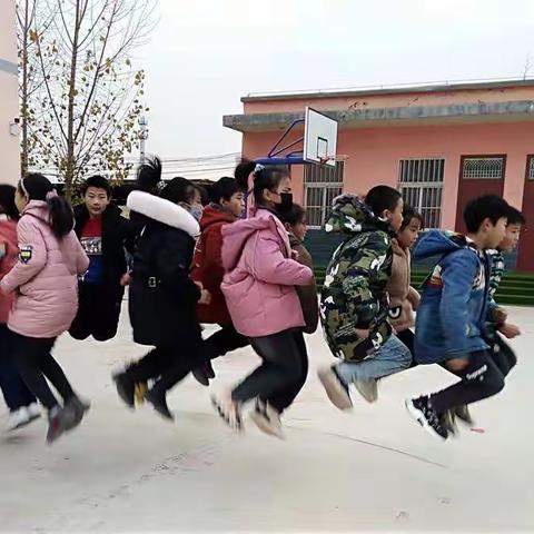 冬日暖阳  绳彩飞扬一一东江窑学校举行《小绳大绳跳起来》比赛活动
