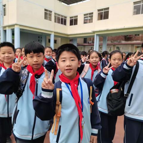 我与春天有个约会——记柳州市燎原路小学五年级春游